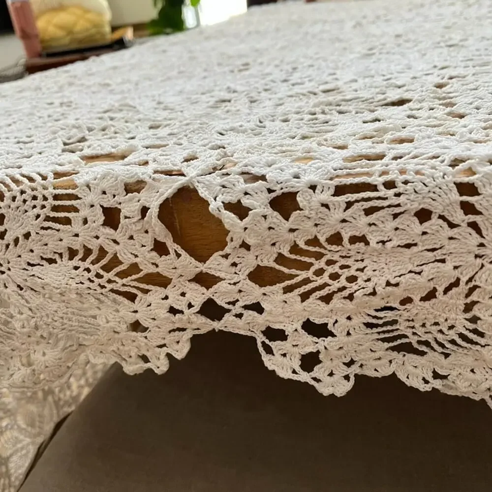 Vintage Handcrafted Off White Crochet Round Tablecloth Scalloped Edge 90x90